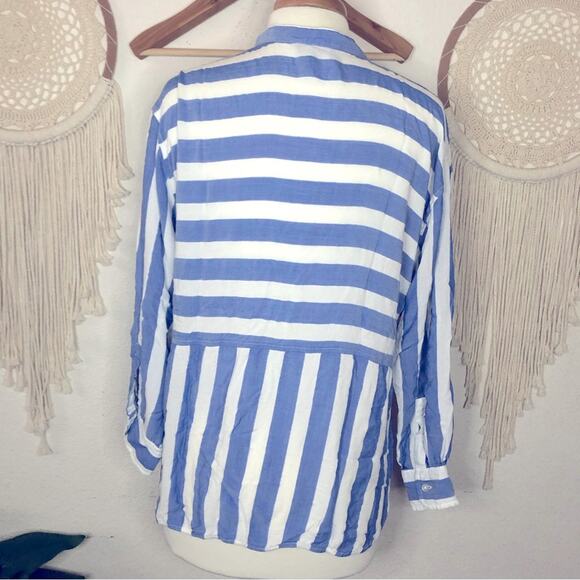 Banana Republic blue and white striped lightweight gauzy feel blouse large - Picture 4 of 6